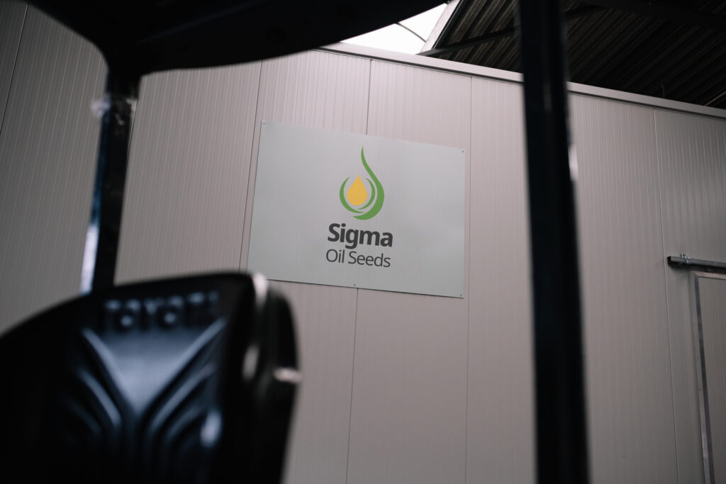Sigma Oil Seeds is producer of oil. Here you see the logo of Sigma Oil Seeds in oir production location in Zaandam